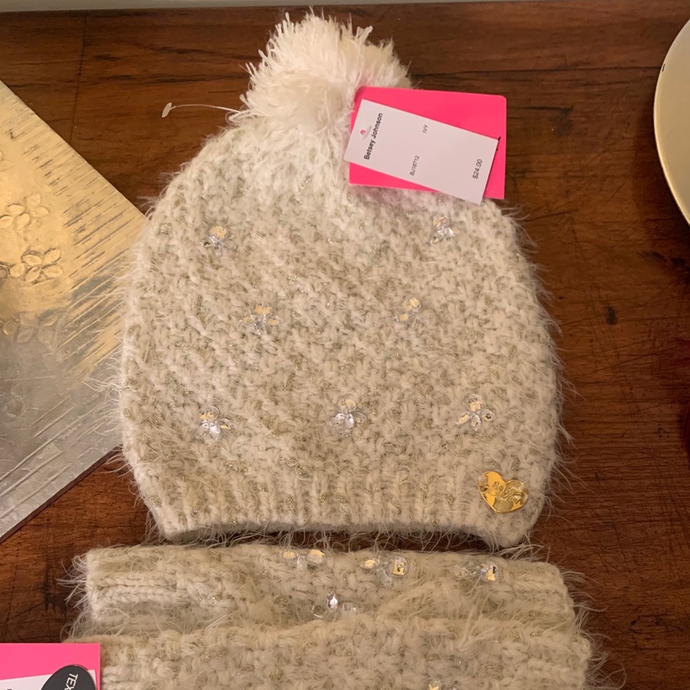Betsey Johnson Cream Colored hat & gloves set NWT